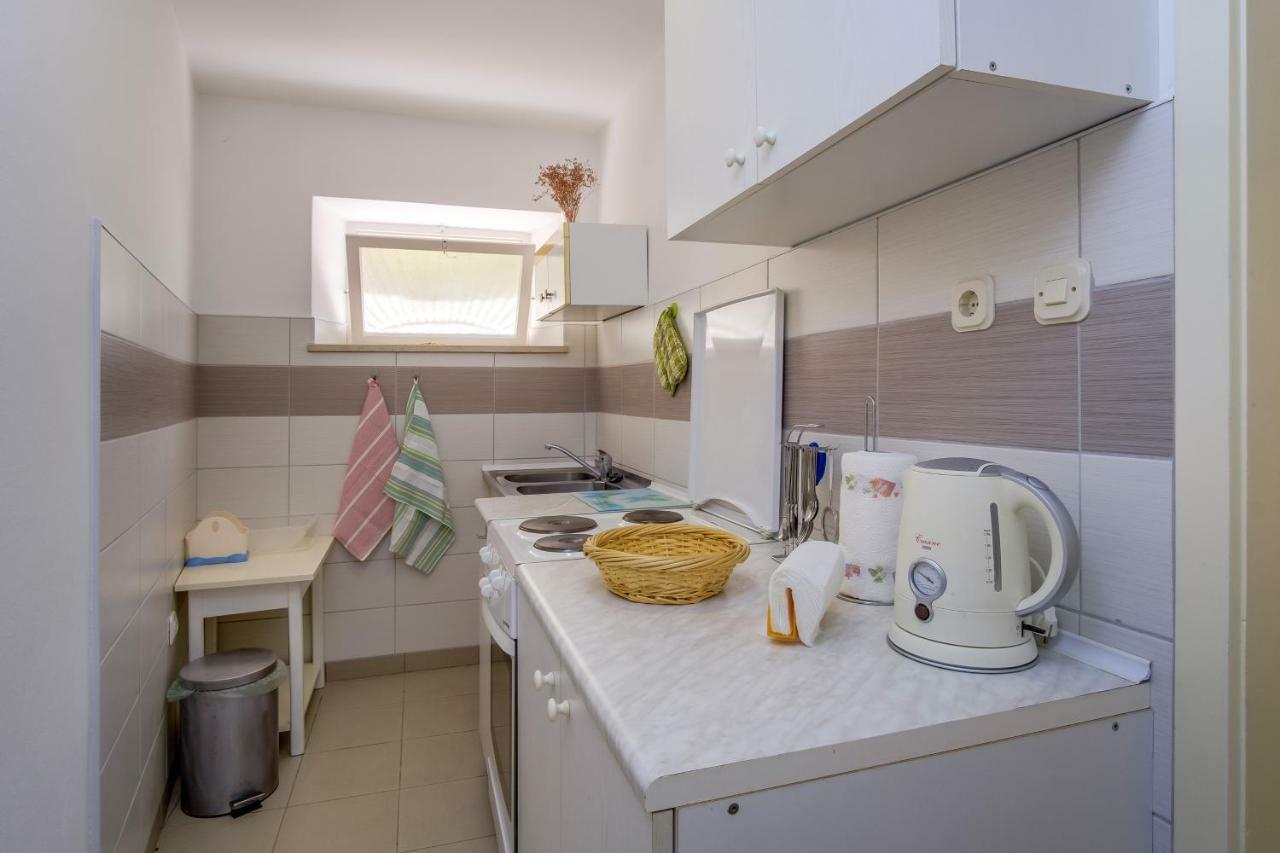 Sheshe Apartment *